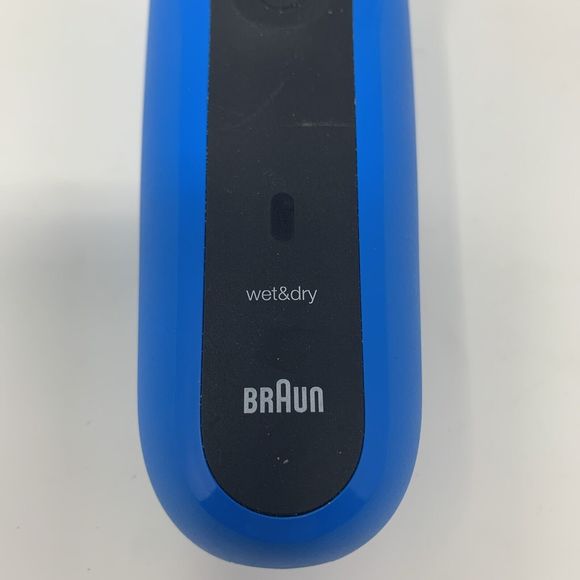 Braun Series 3 5409 Wet‎ & Dry Rechargeable Electric Razor w Charger & Case - Picture 3 of 10